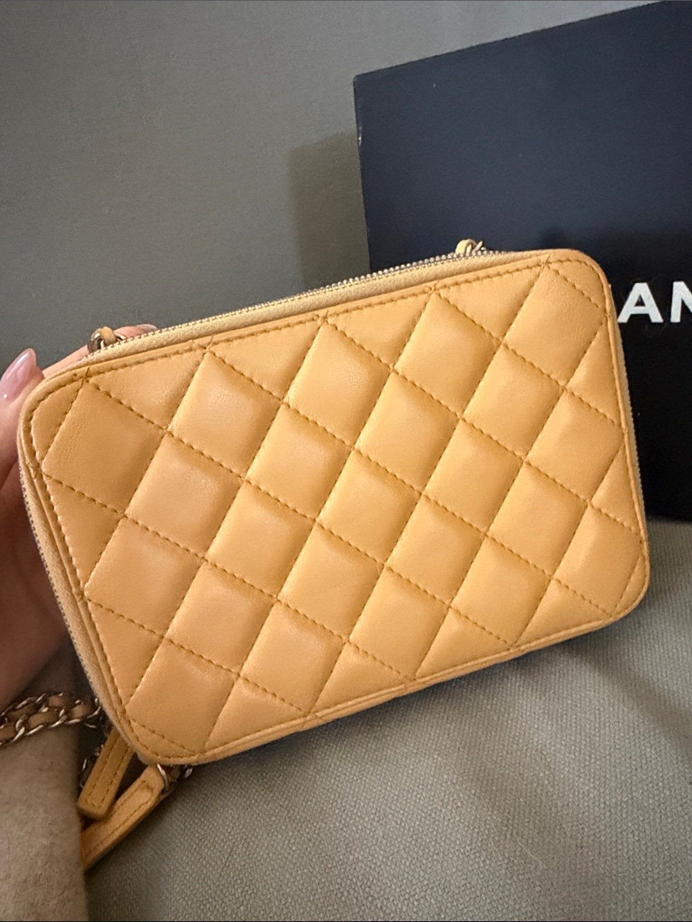 100% AUTHENTIC CHANEL Quilted Crossbody Bag Camel Leather VERY good condition - Picture 8 of 10